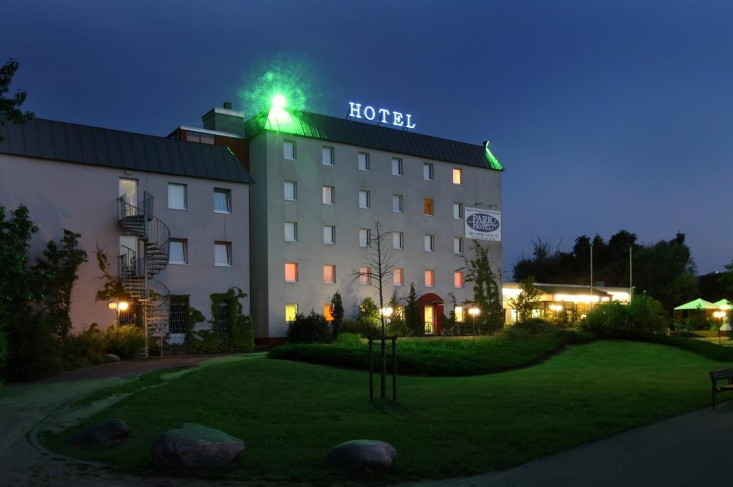 Parkhotel Neubrandenburg Exterior foto