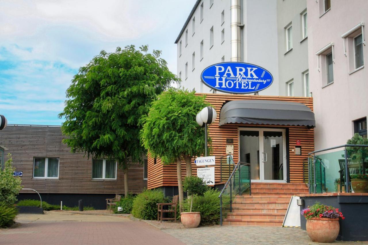 Parkhotel Neubrandenburg Exterior foto
